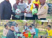 Alfridus Bria Bantu Peralatan Latihan untuk Klub SSB Porfita Umatoos di Malaka, Peduli Terhadap Pembinaan Generasi Muda