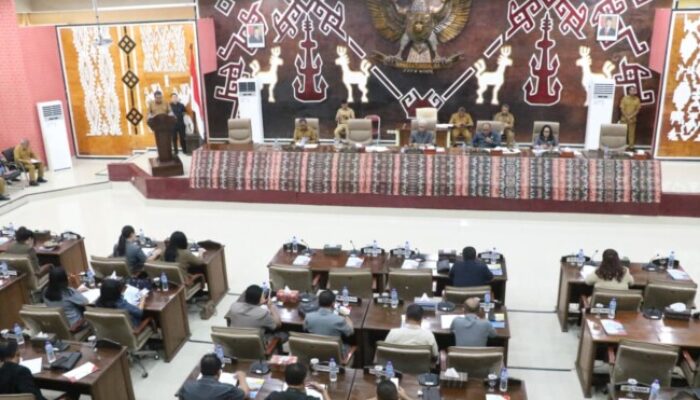 Gubernur dan Wagub Hadiri Paripurna DPRD NTT Bahas Perubahan APBD 2025: Robby Tulus Pimpin Rapat
