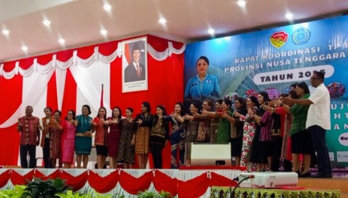 Ketua TP PKK Provinsi NTT Ny. Asti Laka Lena Tutup Rakor PKK 2025 : Apresiasi untuk Semua Peserta