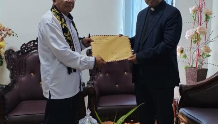 Romo Leo Mali Serahkan Amicus Curiae untuk Kasus Eks Kapolres Ngada: Suara Moral Melawan Impunitas dan Banalitas Kejahatan Seksual Anak