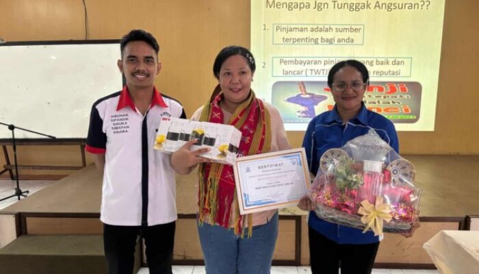 GM Kopdit Swasti Sari Imelda Anin Serahkan Penghargaan kepada Anggota Loyal di Cabang Samarinda