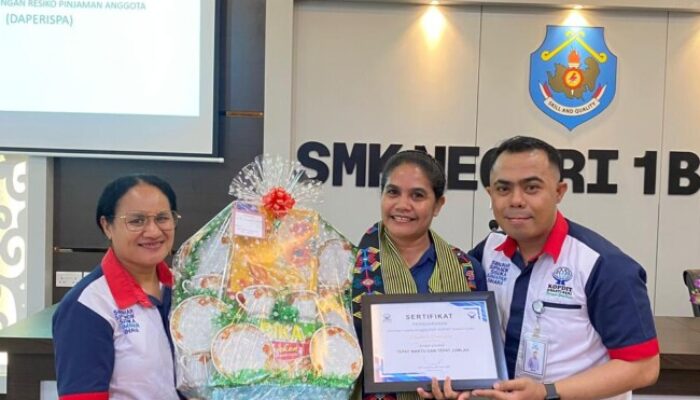 Kedisiplinan Berbuah Penghargaan: Kisah Inspirasi Elisabeth Losengen Anggota Teladan Kopdit Swasti Sari Batam