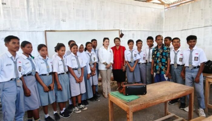 Reny Un Terus Perjuangkan Izin Operasional SMA Negeri Falas di TTS