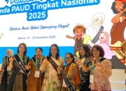 Bunda PAUD Provinsi NTT, Asty Laka Lena Terima Penghargaan di Ajang Nasional