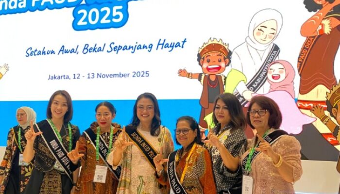 Bunda PAUD Provinsi NTT, Asty Laka Lena Terima Penghargaan di Ajang Nasional