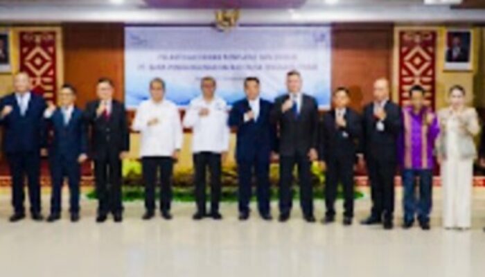 Gubernur Melki Laka Lena Lantik Direksi dan Komisaris Baru Bank NTT