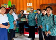 Ketua Pokja Bunda PAUD NTT Serahkan Buku Bermutu di PAUD Waimaringu, Dorong Literasi Anak Usia Dini