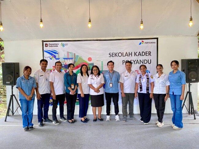 Foto bersama Kader Posyandu dan pimpinan Pertamina AFT El Tari