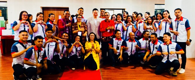Foto Bersama Pengurus, Manajemen dan Walikota Kupang, dr. Cristian Widodo di Auditorium Undana