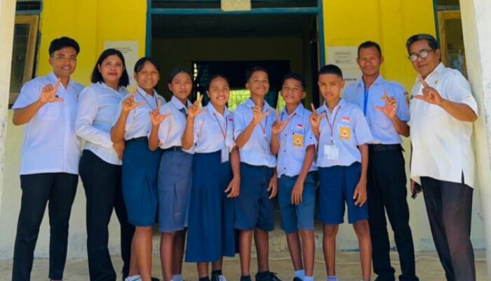 Keterbatasan Bukan Alasan! SMPN 5 Amabi Oefeto Timur Sukses Gelar TKA