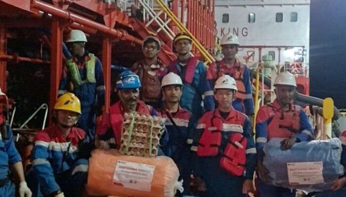Pertamina Patra Niaga Kirim Bantuan  ke Reo – Manggarai Lewat Jalur Laut