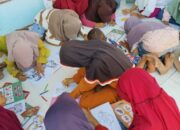 Psychological First Aid untuk Anak Penyintas Gempa Flores dari Relawan Medco foundation dan FTBM