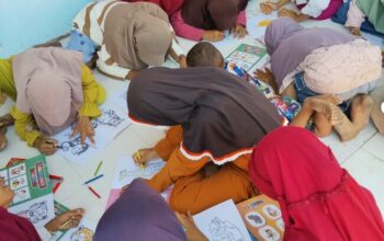 Psychological First Aid untuk Anak Penyintas Gempa Flores dari Relawan Medco foundation dan FTBM
